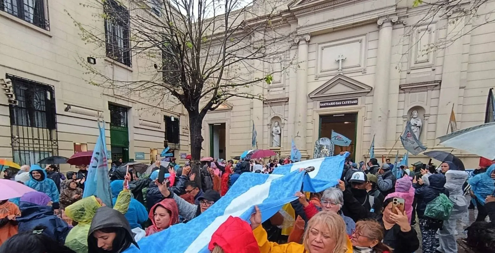 Peregrinación a Luján 2026: los fieles ya partieron desde Liniers con la imagen de la Virgen