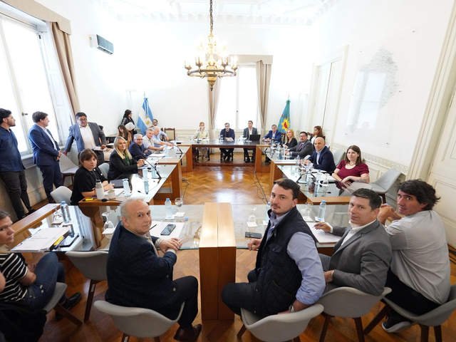 Kicillof logrГі dictamen para el Presupuesto y tiene una semana para negociar con La CГЎmpora