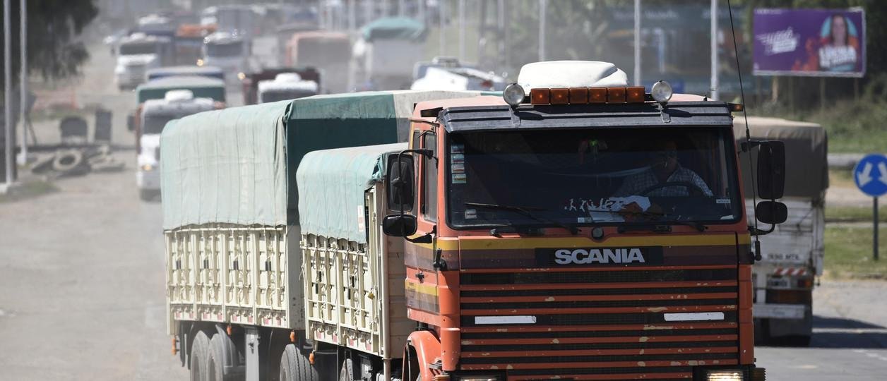 Previo a la cosecha gruesa, buscan ordenar el tránsito de camiones hacia los puertos del Gran Rosario: habrá multas a los que no cumplan las normas