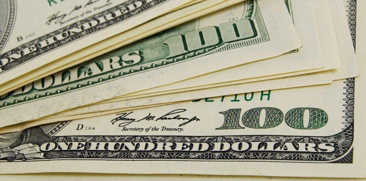 El dólar blue retrocedió y tocó su nivel más bajo en casi cuatro meses