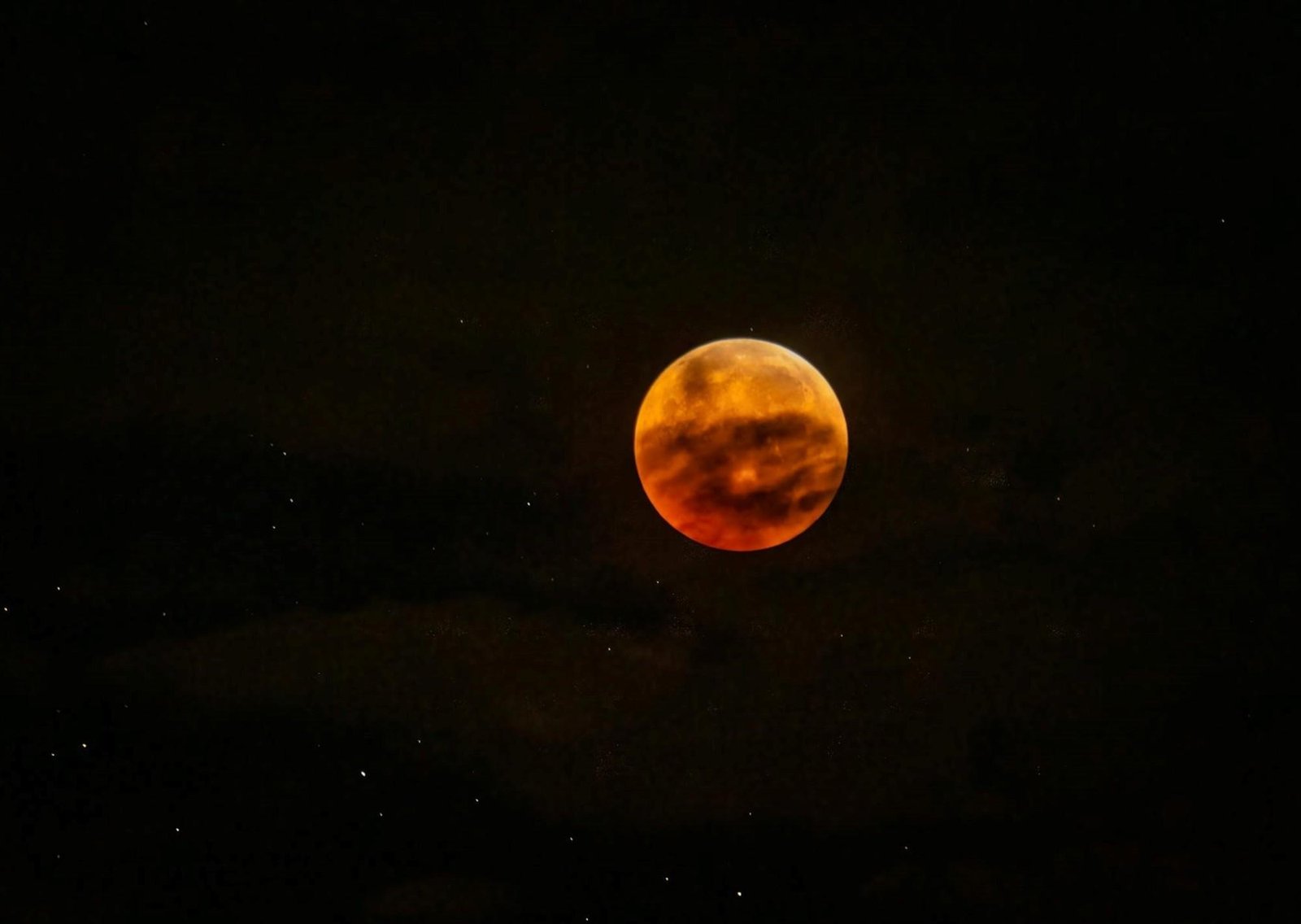 Cuándo es la próxima luna llena: a qué hora ver la Luna de Sangre este 2026