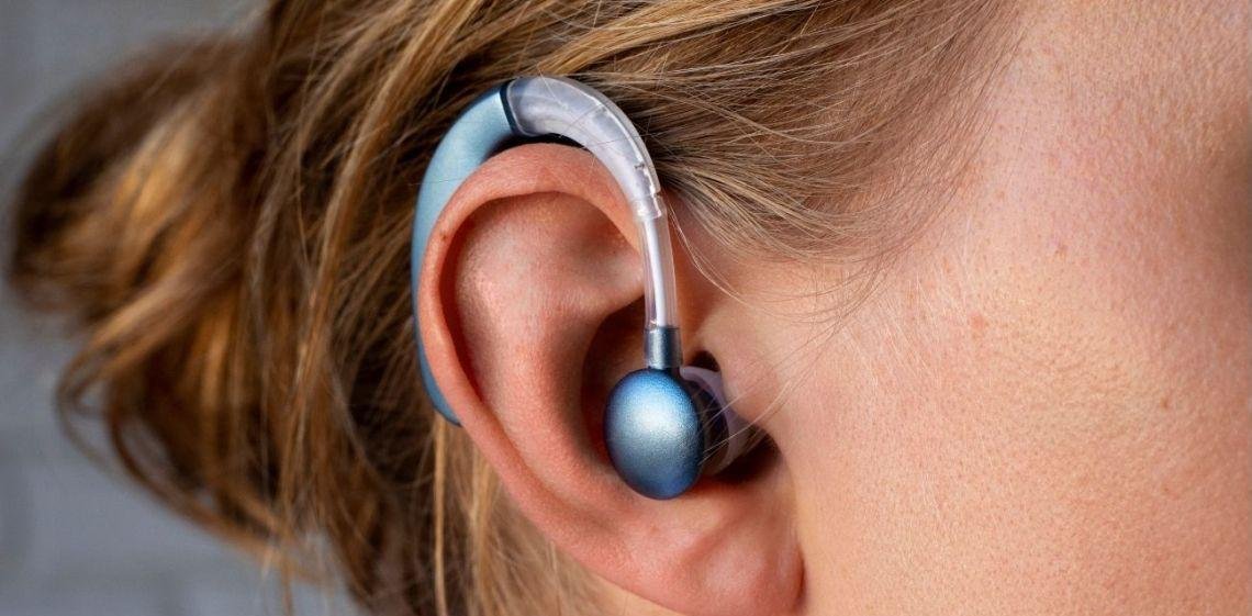 Más de 1.500 millones de personas sufren problemas de audición: el impacto del ruido urbano y el uso de tecnología