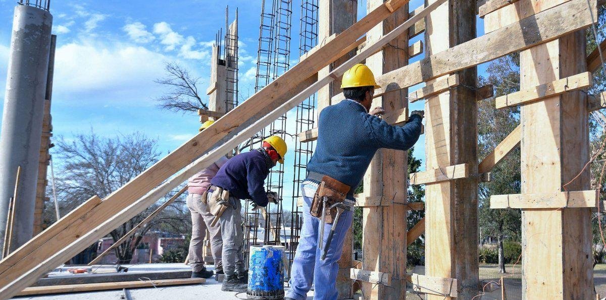 Advierten dificultades en la construcción: 120.000 puestos de trabajo menos y una caída del 25% de la actividad