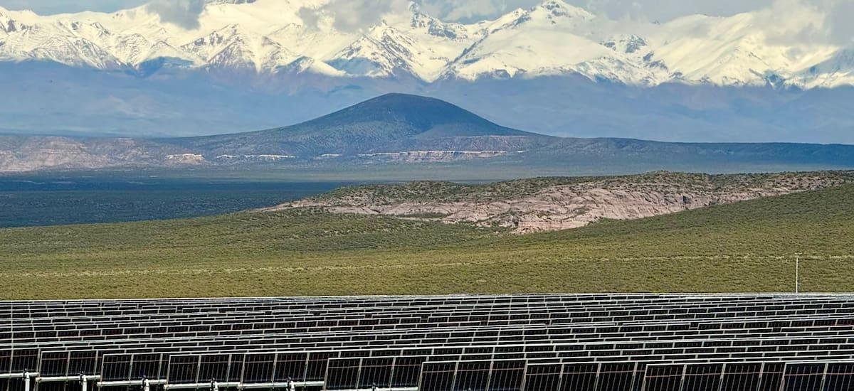 Genneia consiguió u$s 320 millones de BID Invest para ampliar parques solares