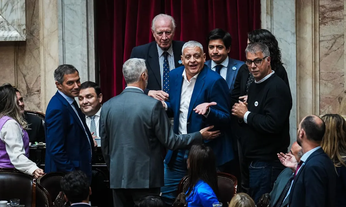 Pietragalla fue a buscar a su banca un diputado libertario y Martín Menem tuvo que poner orden