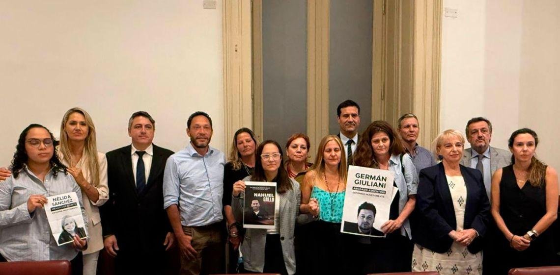 Familiares de los argentinos detenidos en Venezuela pidieron que los reciba Milei