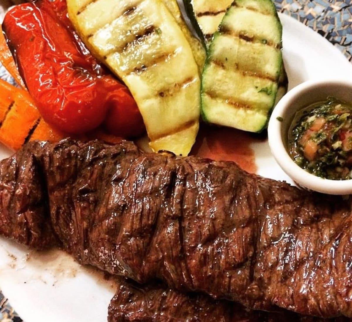 “Oro rojo”: el curioso fenómeno del corte vacuno que es un boom, está de moda y aumenta sin techo