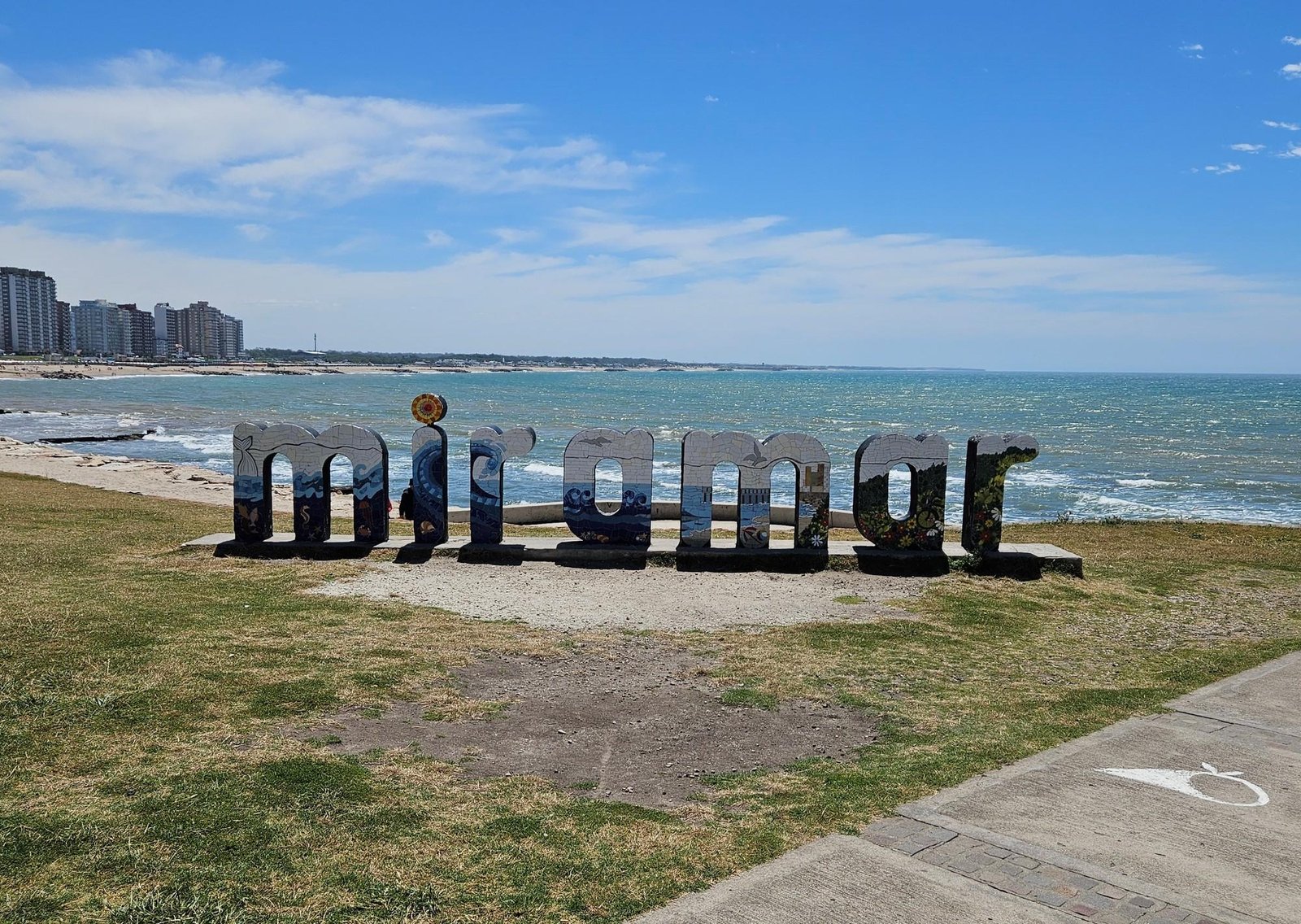 Miramar: una adolescente de 15 años fue maniatada y violada en la playa por un hombre armado con un cuchillo