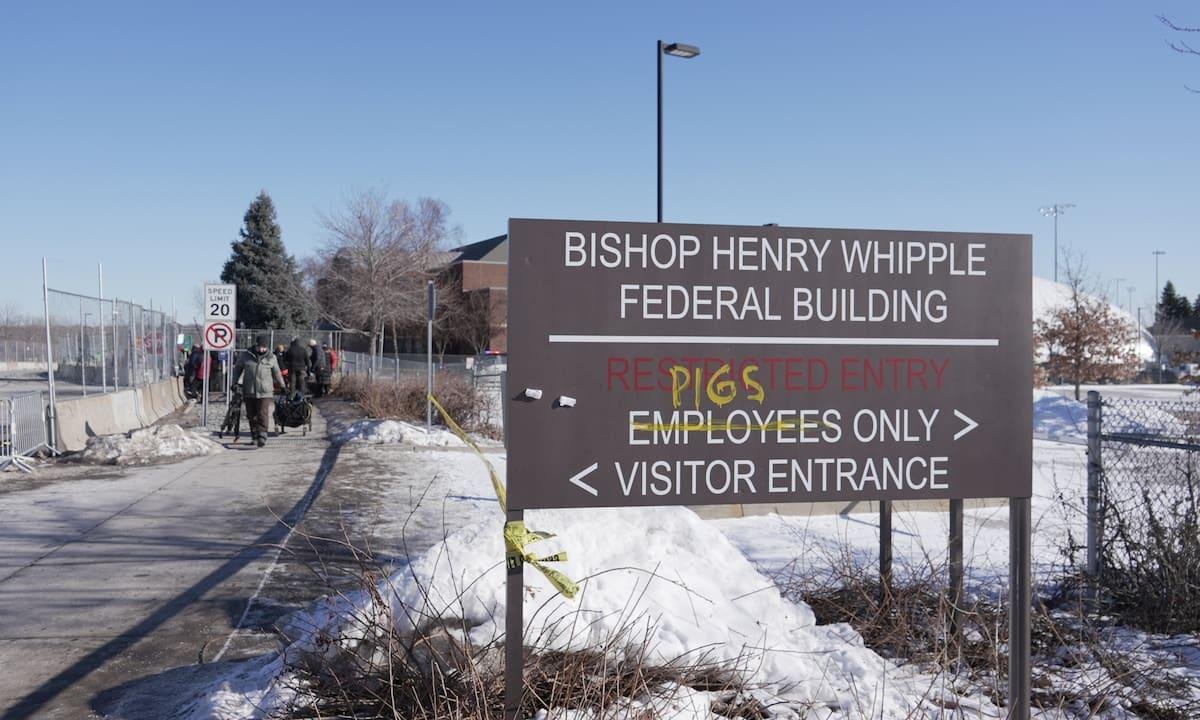 Juez federal extiende orden que protege a refugiados en Minnesota del arresto y la deportación