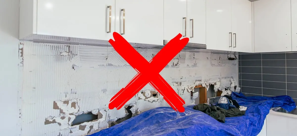 Adiós a los azulejos: la nueva tendencia para renovar la cocina sin necesidad de obra