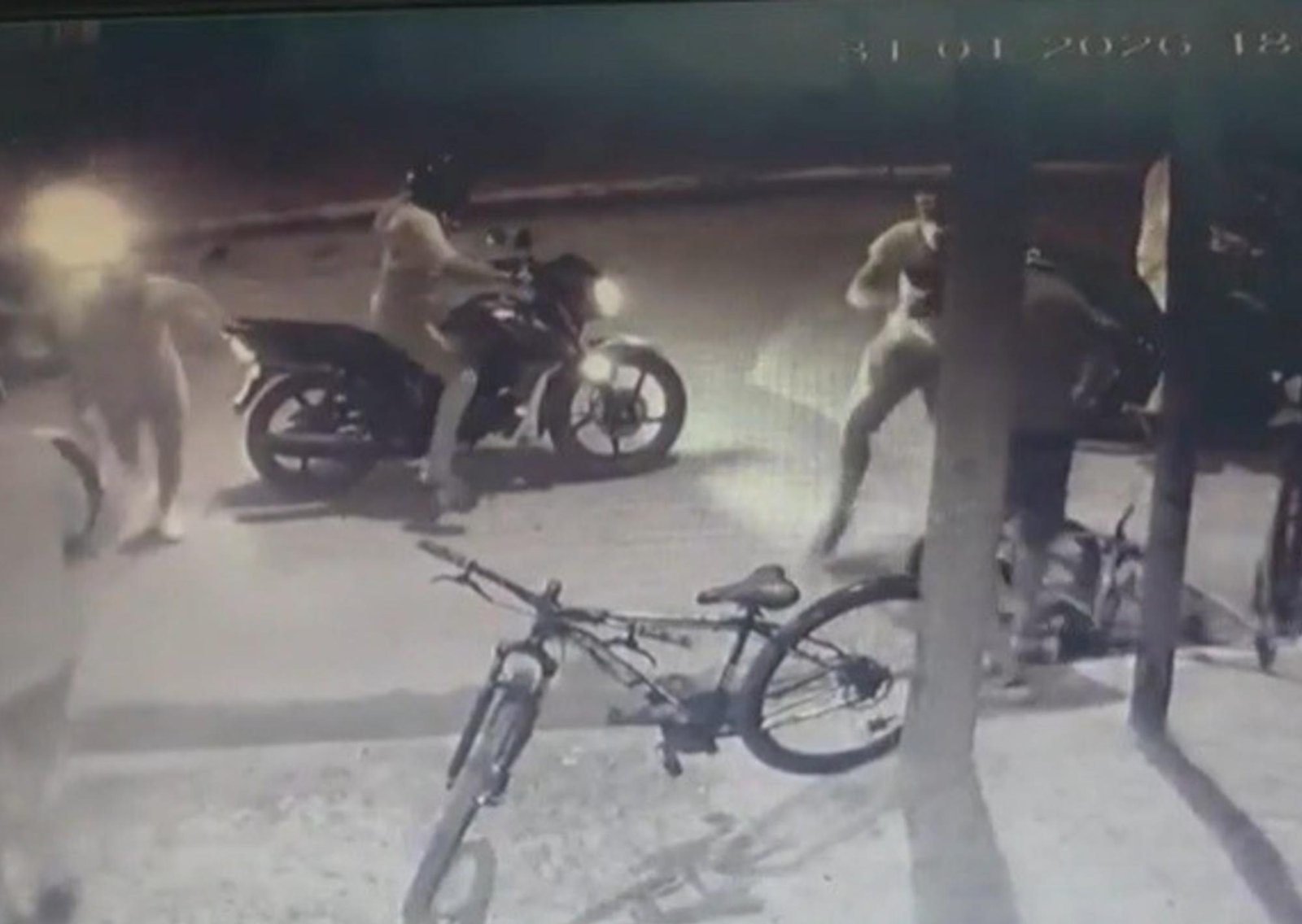 González Catán: motochorros atacaron a su hijo en la puerta de su casa, salió a defenderlo y le dispararon cuatro tiros