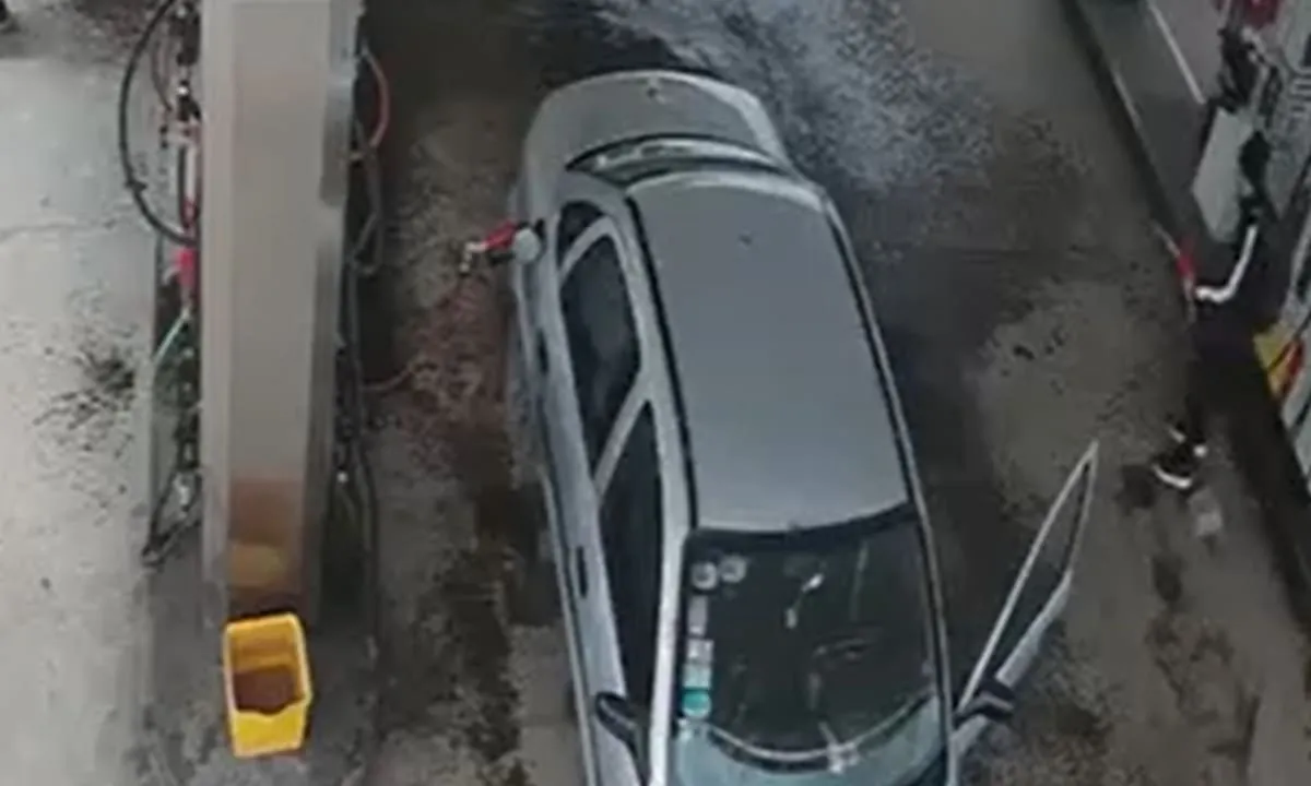 Un joven intentó incendiar una estación de servicio en Merlo: arrojó nafta sobre un auto, su dueño y un playero