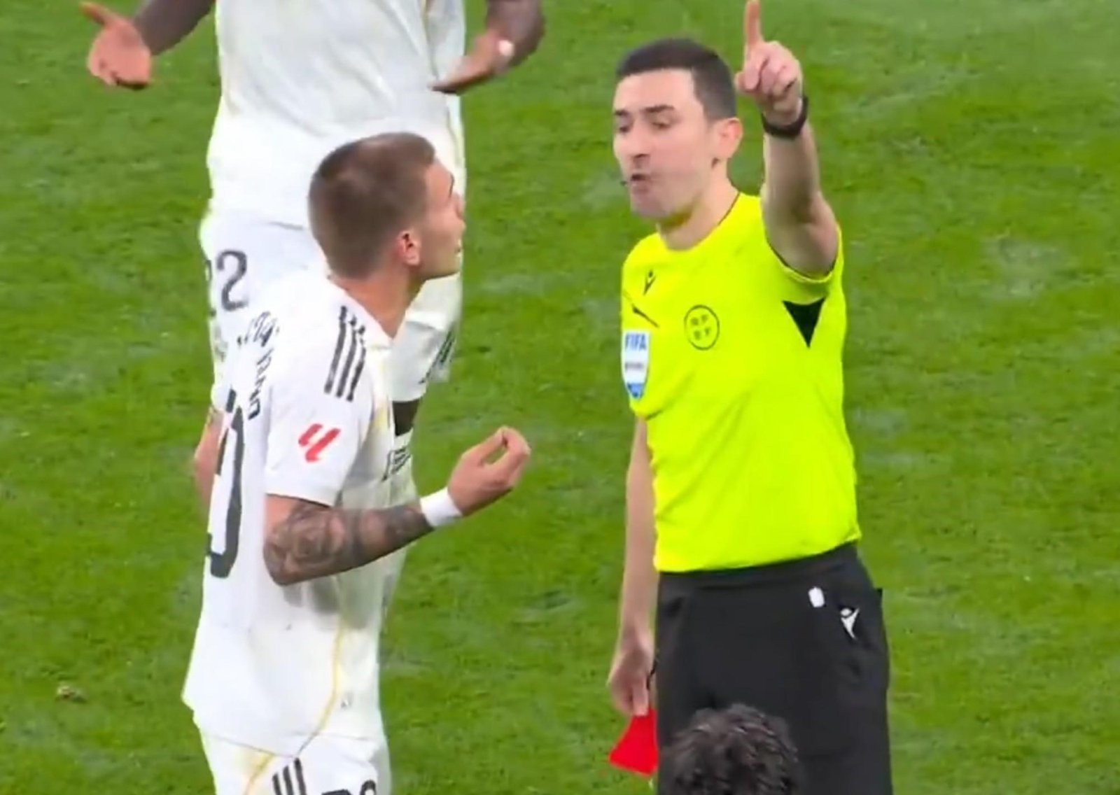 Franco Mastantuono fue sancionado con dos fechas de suspensión en Real Madrid: el informe cita "menosprecio y desconsideración" al árbitro