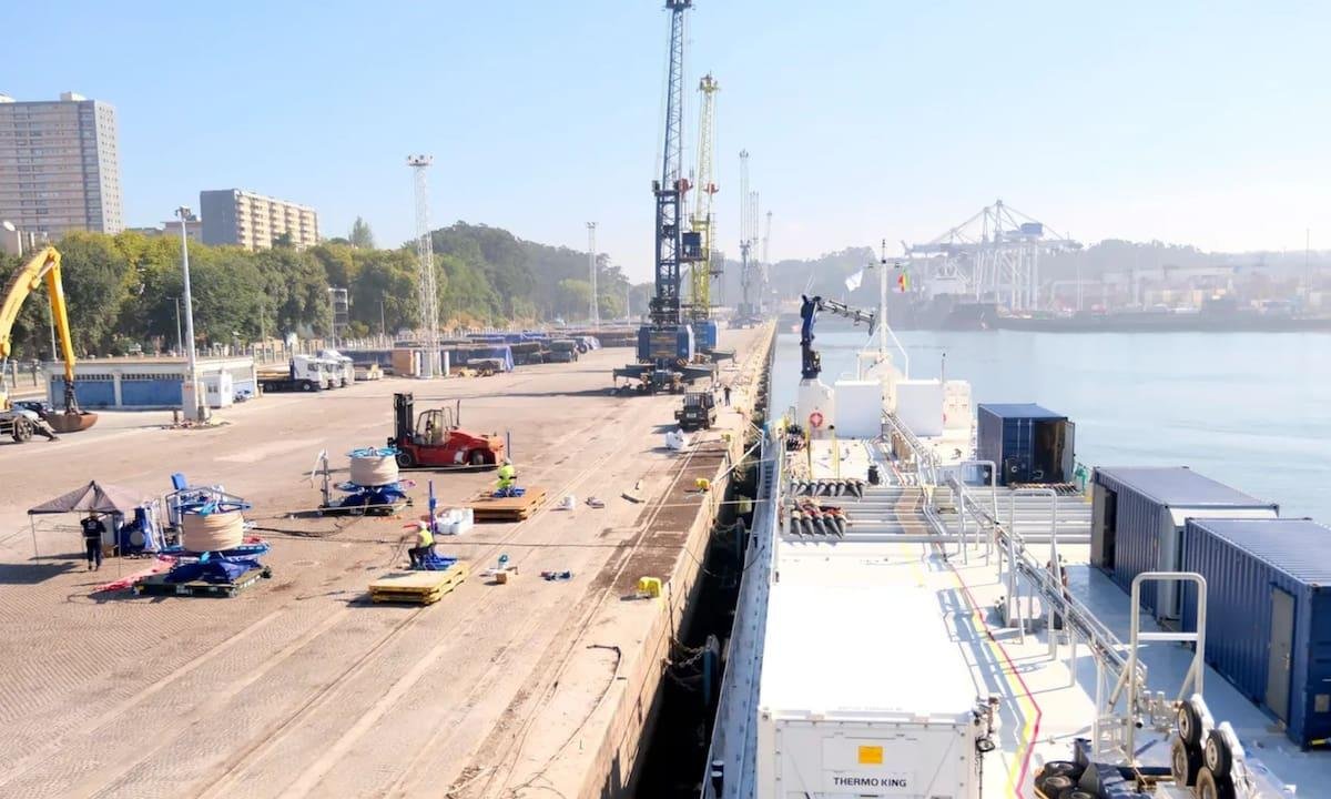 La compleja misión para retirar del fondo del océano el cable que dio inicio a la era de internet hace 38 años