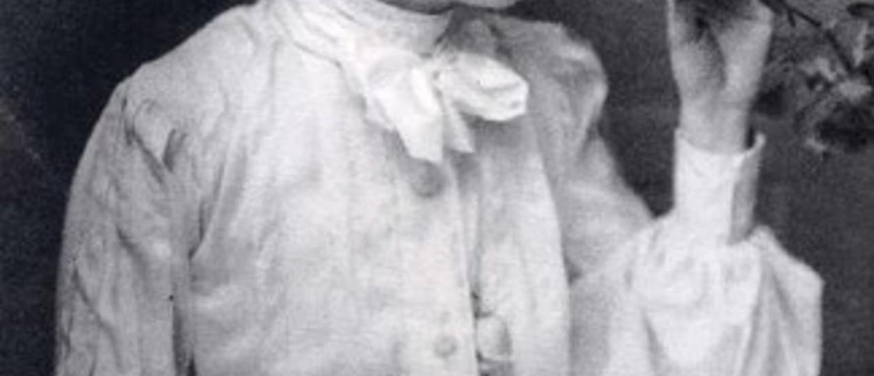 Cita del día de Hellen Keller: "Cuando una puerta de la felicidad se cierra, otra se abre"