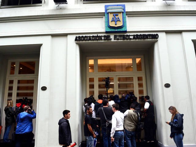 El escГЎndalo de Sur Finanzas: allanamientos simultГЎneos en sedes de la AFA y 18 clubes de fГєtbol