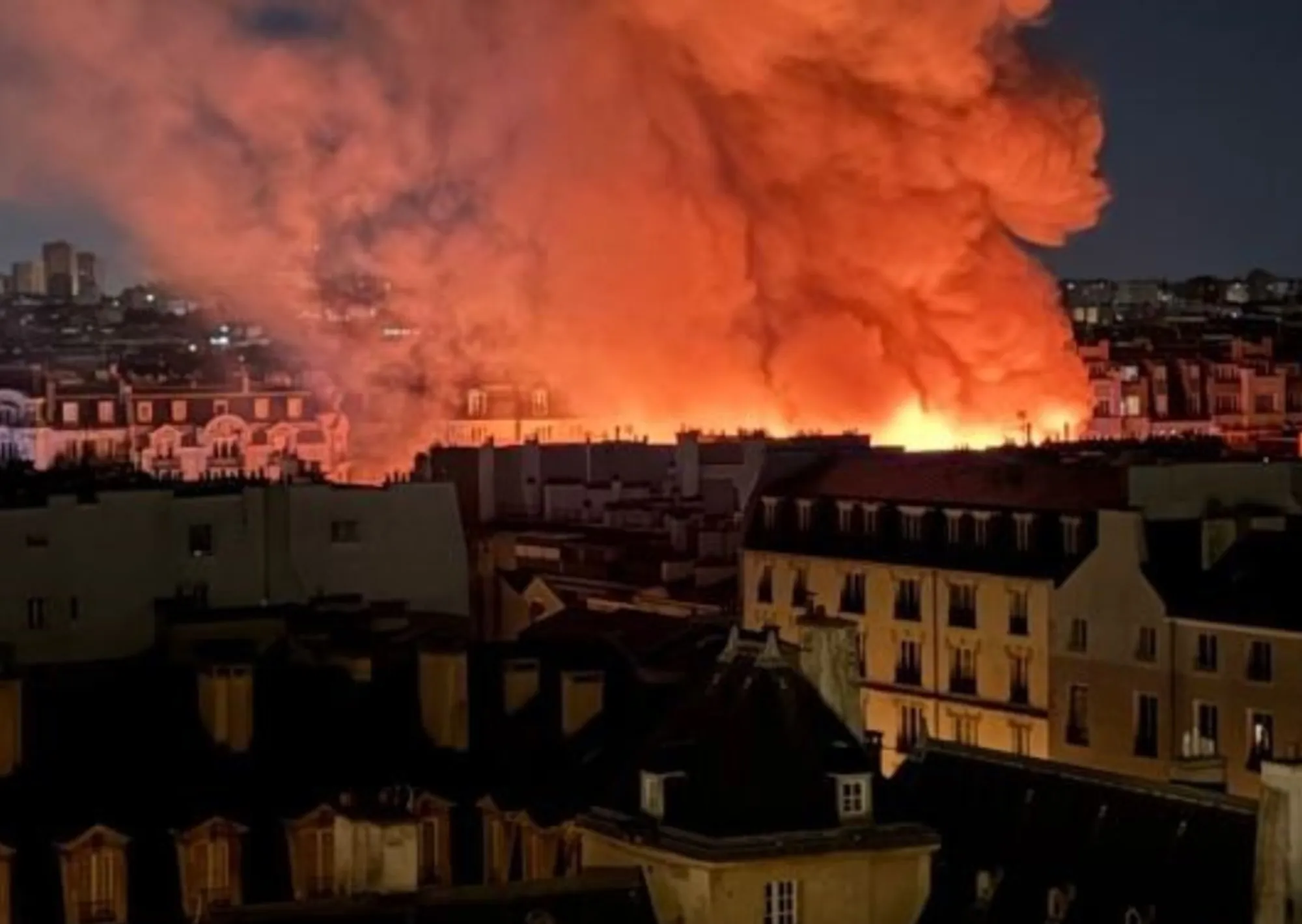 Un incendio destruyó Enfants Rouges, el mercado cubierto más antiguo de París