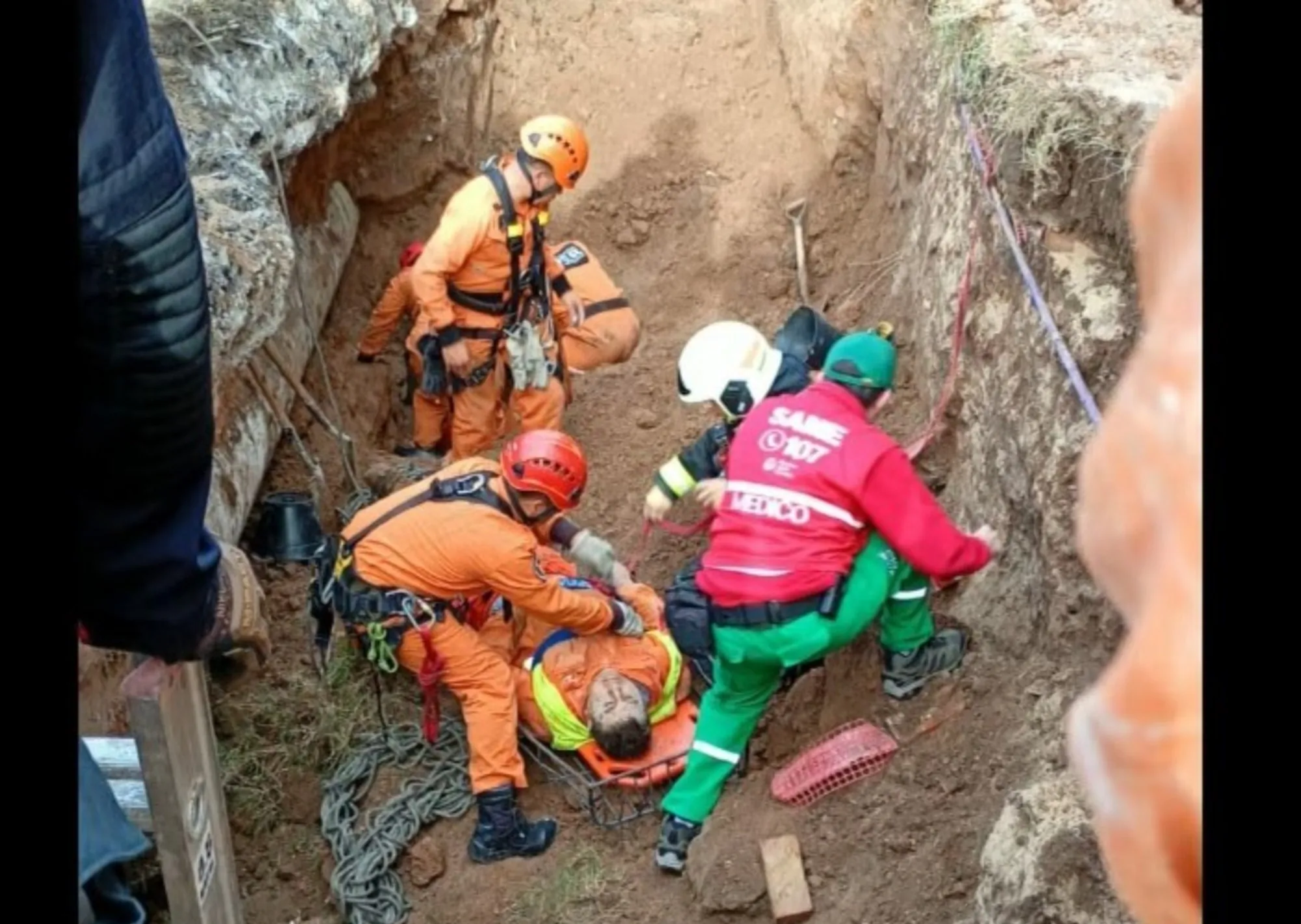 "Quedaron enterrados": tres obreros heridos por derrumbe en una excavación cerca del puente Labruna en Núñez