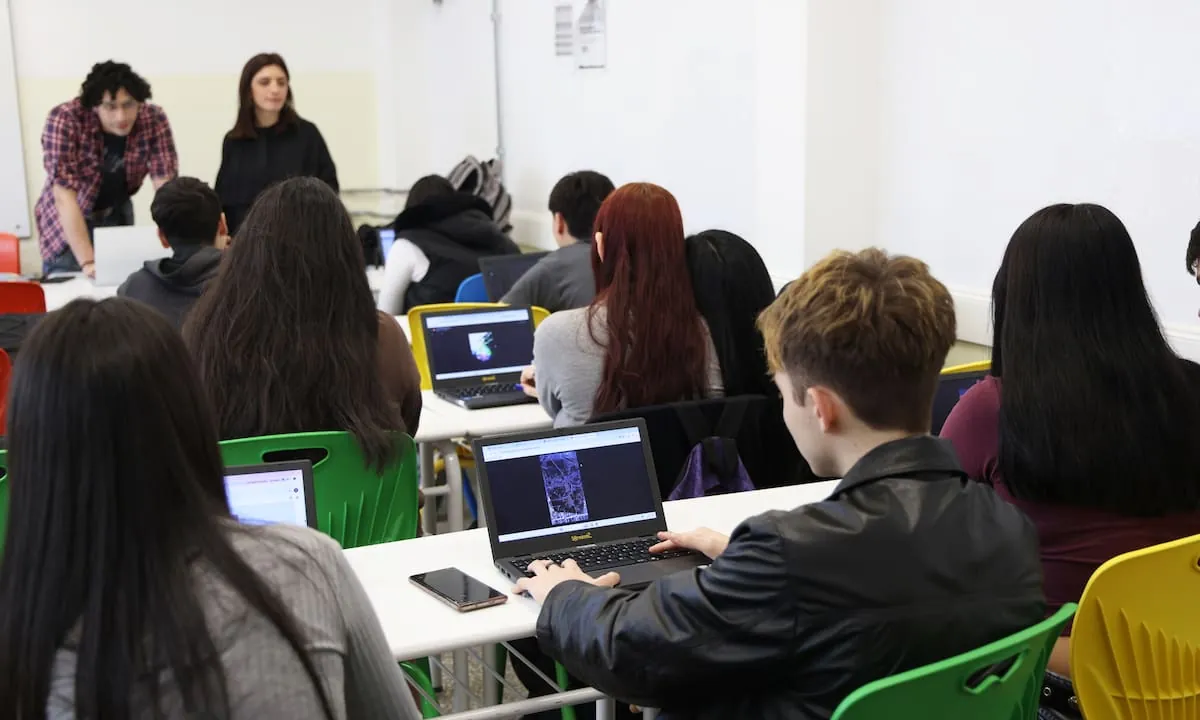 Solo 19 de cada 100 adolescentes argentinos de 15 años cursan la escuela en el año adecuado y con los aprendizajes esperados