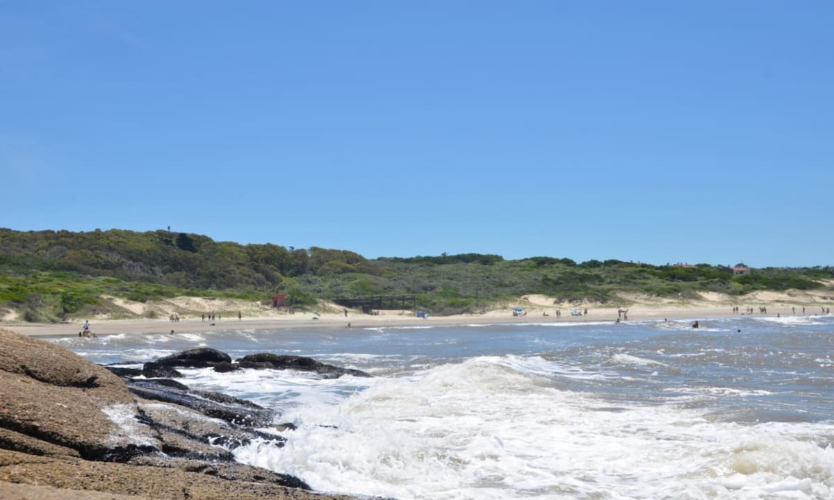 Esta es la mejor playa de Uruguay, según la IA, y no es la que creés