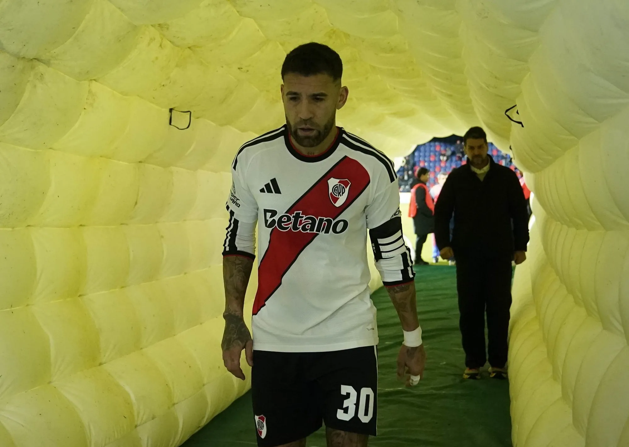 Otamendi da la cara en el peor momento de River: “De esta situación salimos todos juntos”