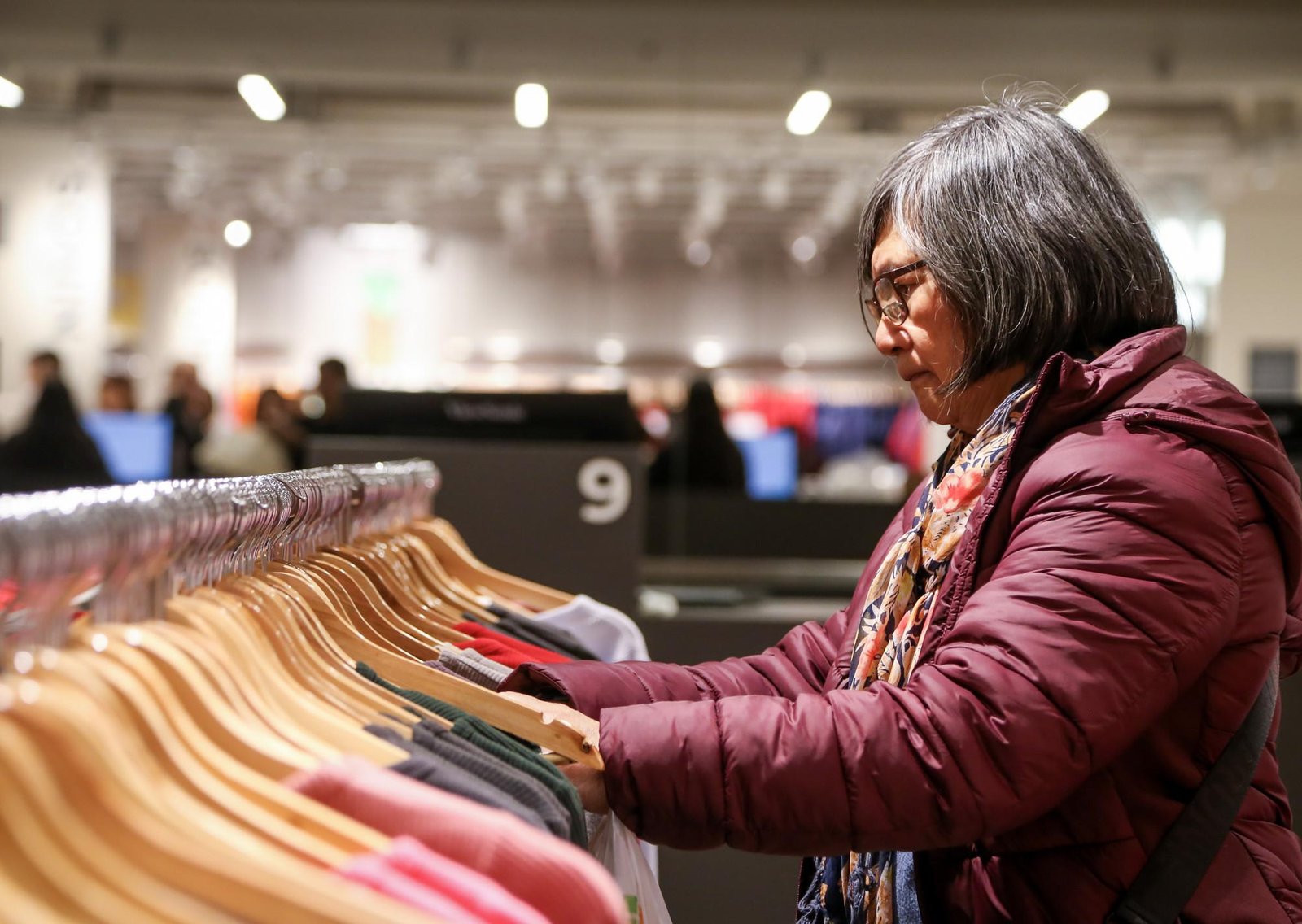 En medio del cruce con el Gobierno, textiles dicen que la ropa importada llega un 25% más barata que en 2024