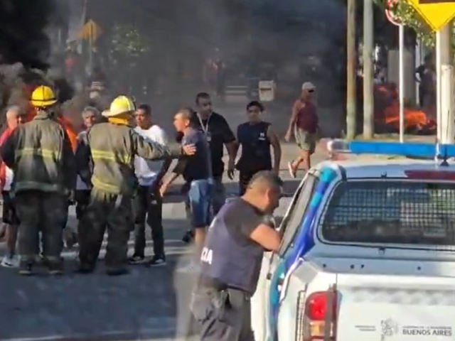 Empleados municipales de MorГіn irrumpieron y causaron destrozos en el Concejo Deliberante por el pago de horas extra