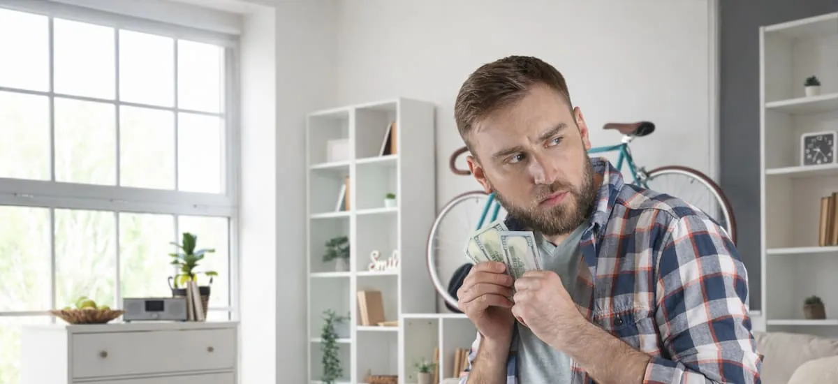 Confirmado | El Gobierno multará con hasta 5000 euros a todas las personas que tengan dólares u otras divisas sin declarar ante Hacienda