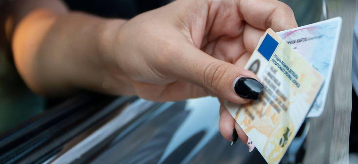 Elecciones Castilla y León | El PP dará 900 euros a jóvenes para sacar la licencia de conducir: quiénes podrán solicitarlo