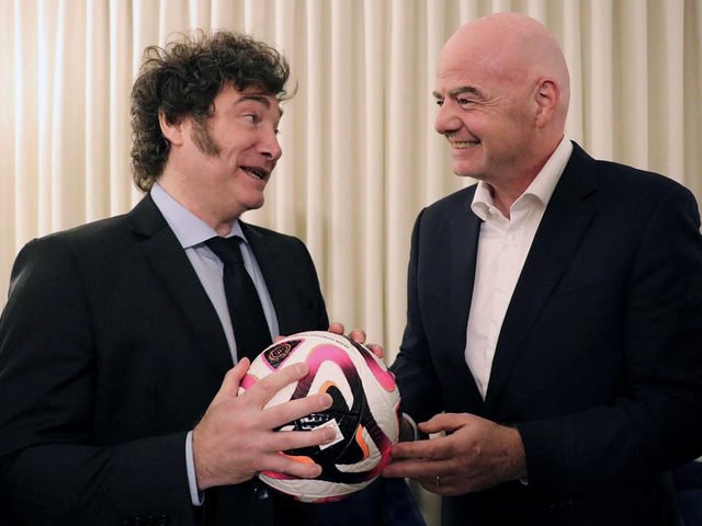 En otro gesto de distancia con Chiqui Tapia, Javier Milei se bajГі del viaje al sorteo del Mundial