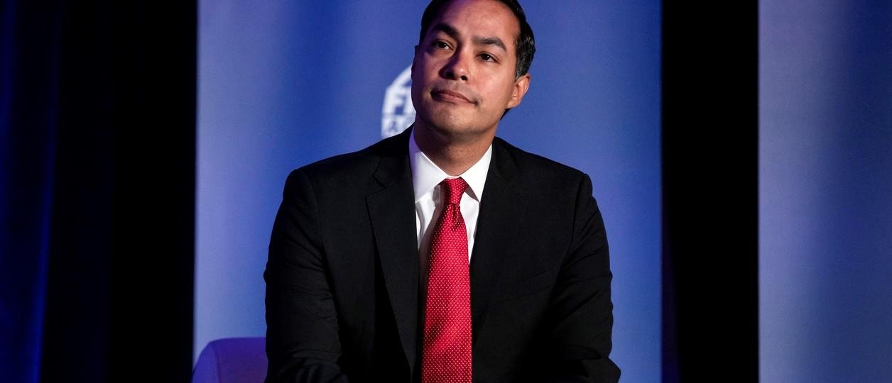 Buenas noticias para los latinos: Julián Castro impulsa un fondo de 250 millones de dólares para fortalecer a organizaciones hispanas