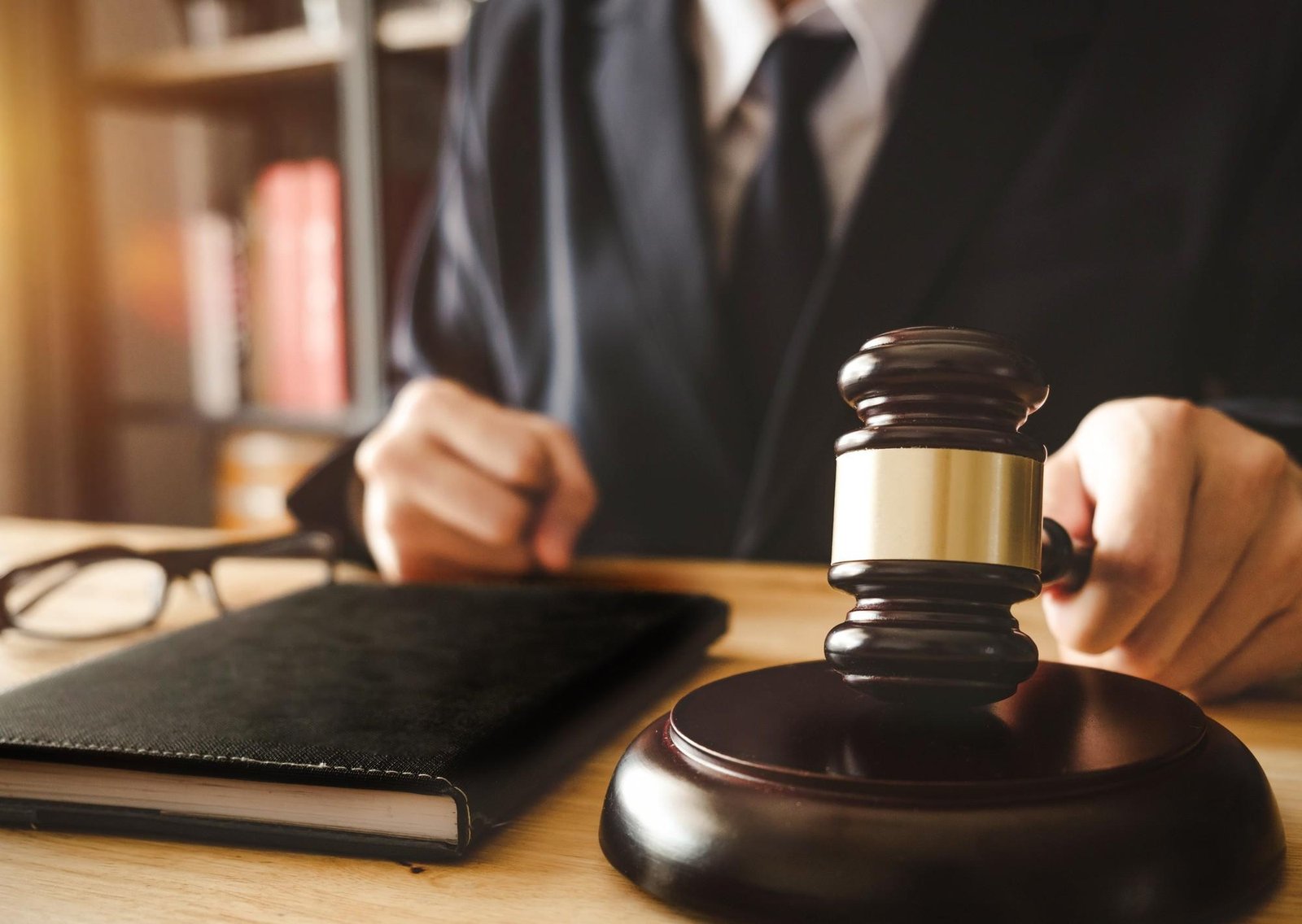 Deudores alimentarios: un tribunal de Rosario ordena cobrar la cuota a través de facturas de luz