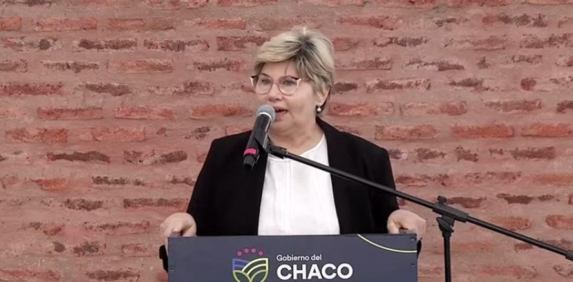 Una ministra de Chaco se quebró en un acto escolar y le pidió “paciencia” a docentes por la suspendida cláusula gatillo