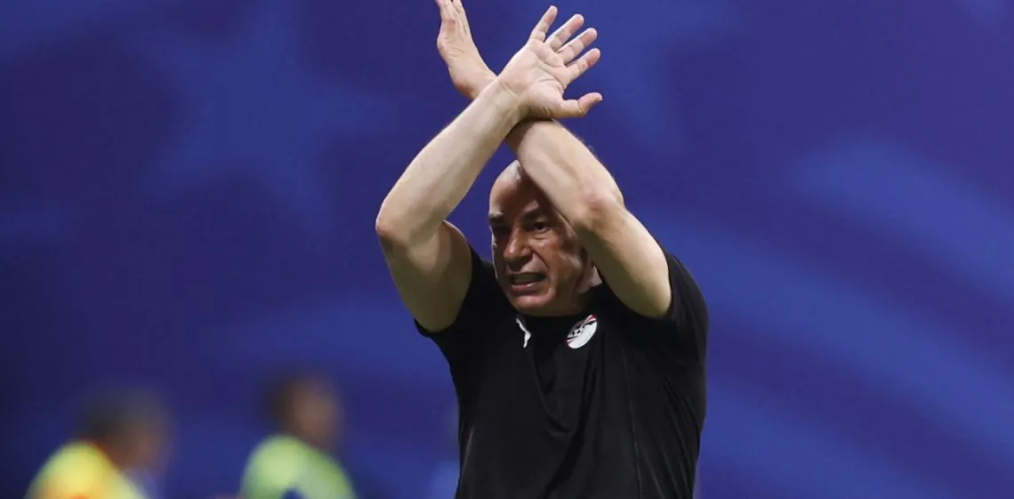Qué significa el polémico gesto del técnico de Egipto contra la Selección argentina