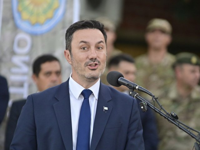 El Gobierno oficializГі la salida de Luis Petri de Defensa: la carta de despedida del exministro