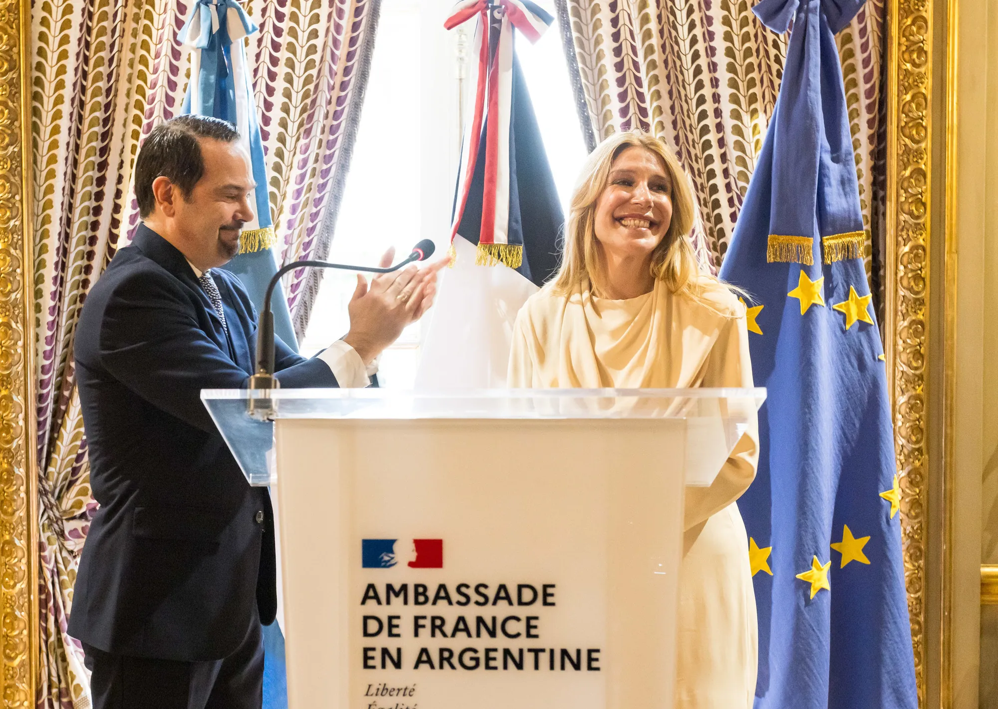 Francia condecoró a Amalia Amoedo con una de sus máximas distinciones culturales