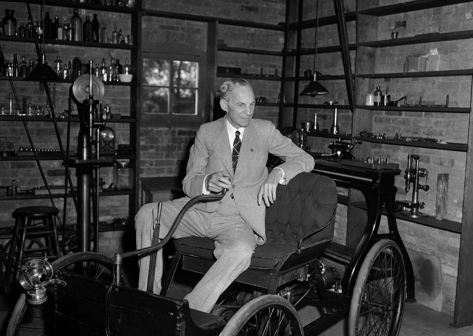 Cita del día de Henry Ford: "Si existe algún secreto para el éxito, reside en la capacidad de..."