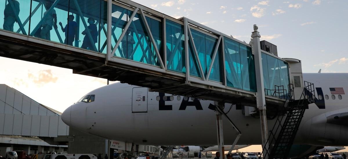 Más de 20.000 venezolanos regresaron a su país en vuelos de repatriación durante el último año