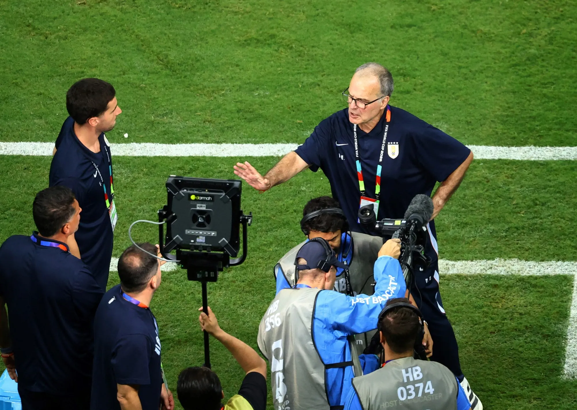 Qué pasó antes del enojo de Marcelo Bielsa en el Mundial: la periodista que lo entrevistó contó los segundos previos al “¡daaale de una vez!”