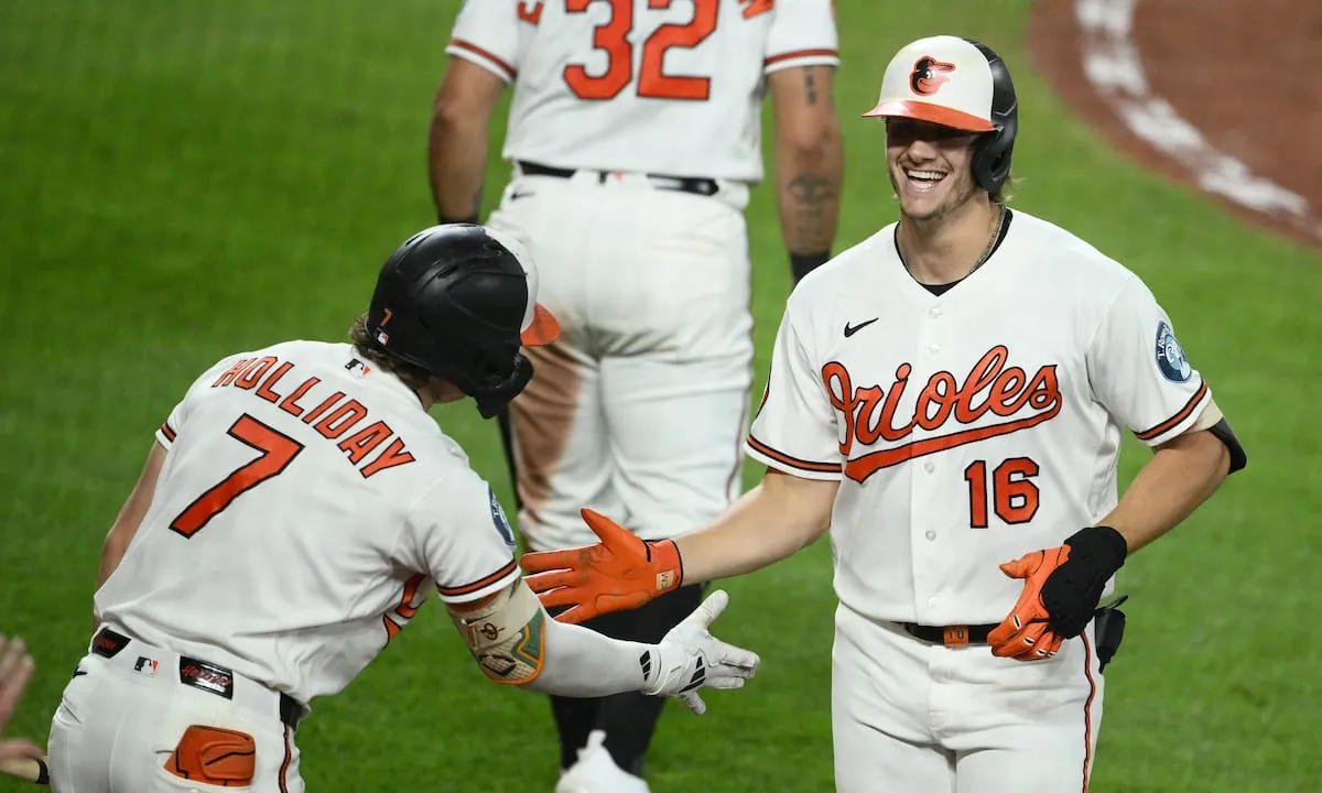 Beavers logra dos hits y tres impulsadas en inning de ocho carreras; Orioles vencen 9-5 a Guardianes
