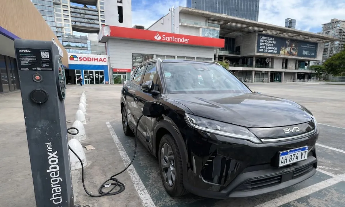 Los dos autos chinos más vendidos en la Argentina: “Solo estos modelos explican cerca de ocho de cada diez eléctricos patentados en abril”