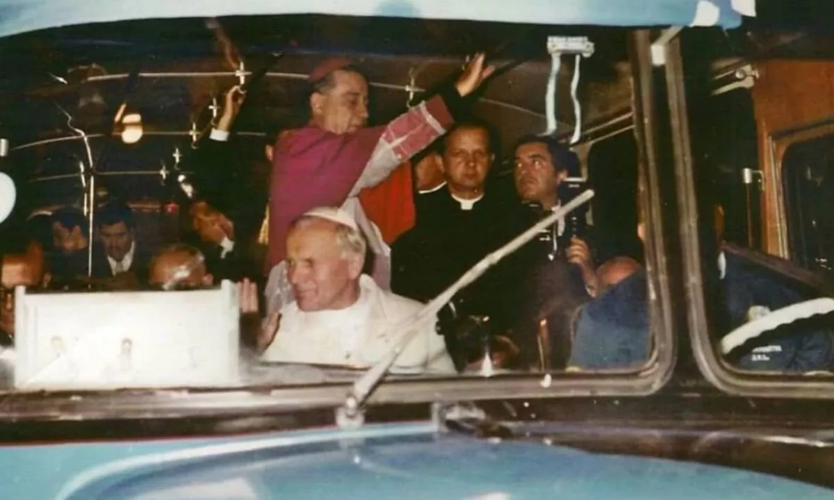 Quién fue el único Papa que visitó la Argentina: de su viaje en colectivo a la recorrida de diez ciudades en 6 días