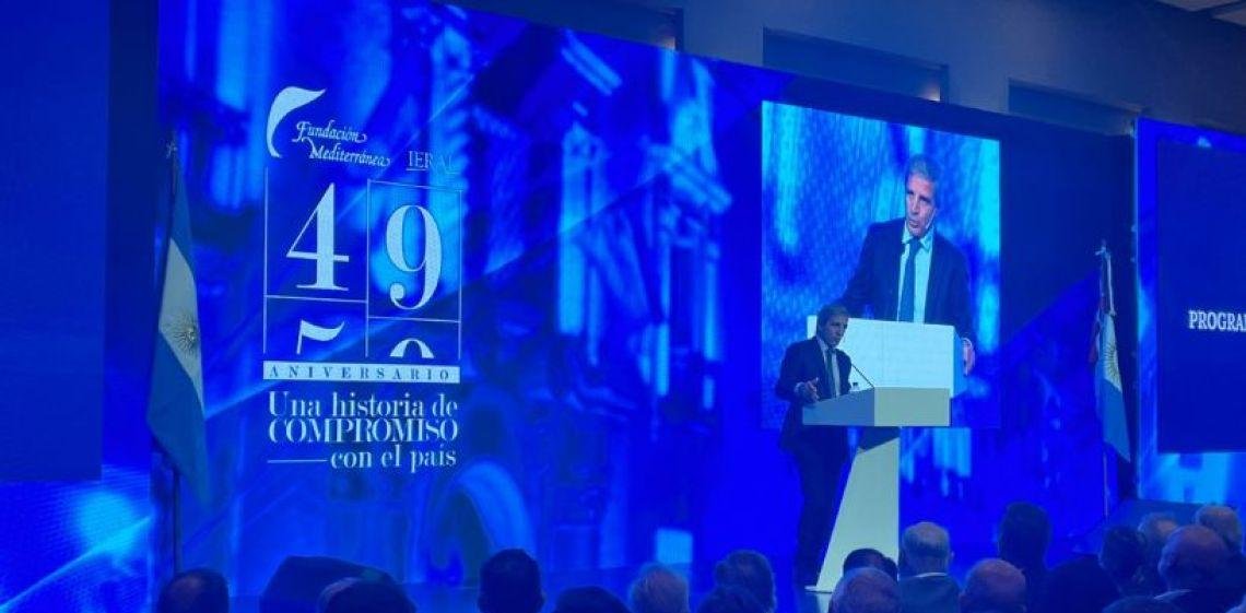 Caputo adelanto $10mil millones para la Caja y Llaryora analiza que hará con la diferencia