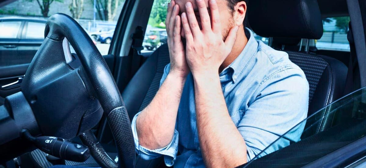 Es oficial | Sancionan y aplican multas a todos los conductores que no cumplen esta norma, aunque no haya señales luminosas