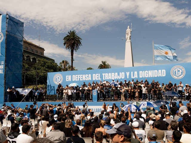 La CGT marchГі a Plaza de Mayo contra la reforma laboral y advirtiГі por el inicio de un plan de lucha con paro nacional