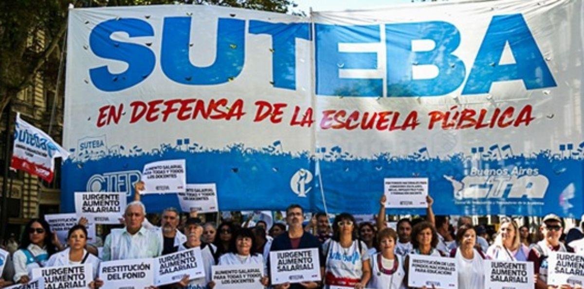 Gremios docentes celebraron la adhesión al paro nacional y encabezaron marcha al Congreso