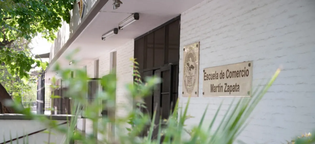 Denuncian que un vicedirector proyectó imágenes sexuales frente a alumnos en una clase y fue apartado