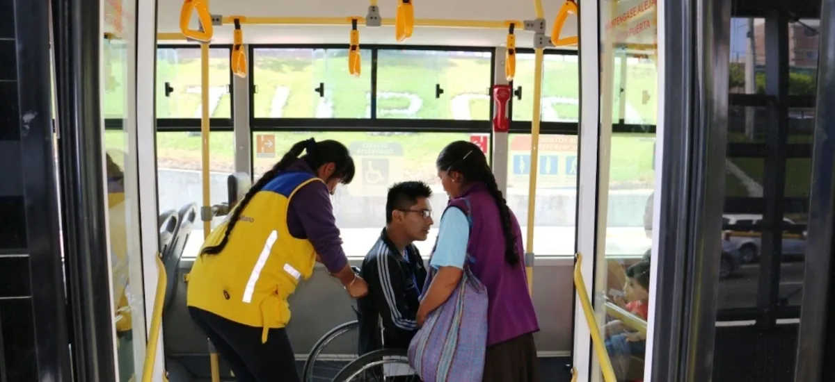 Las personas con discapacidad podrán viajar gratis en colectivo usando su tarjeta SUBE: cómo gestionar el beneficio