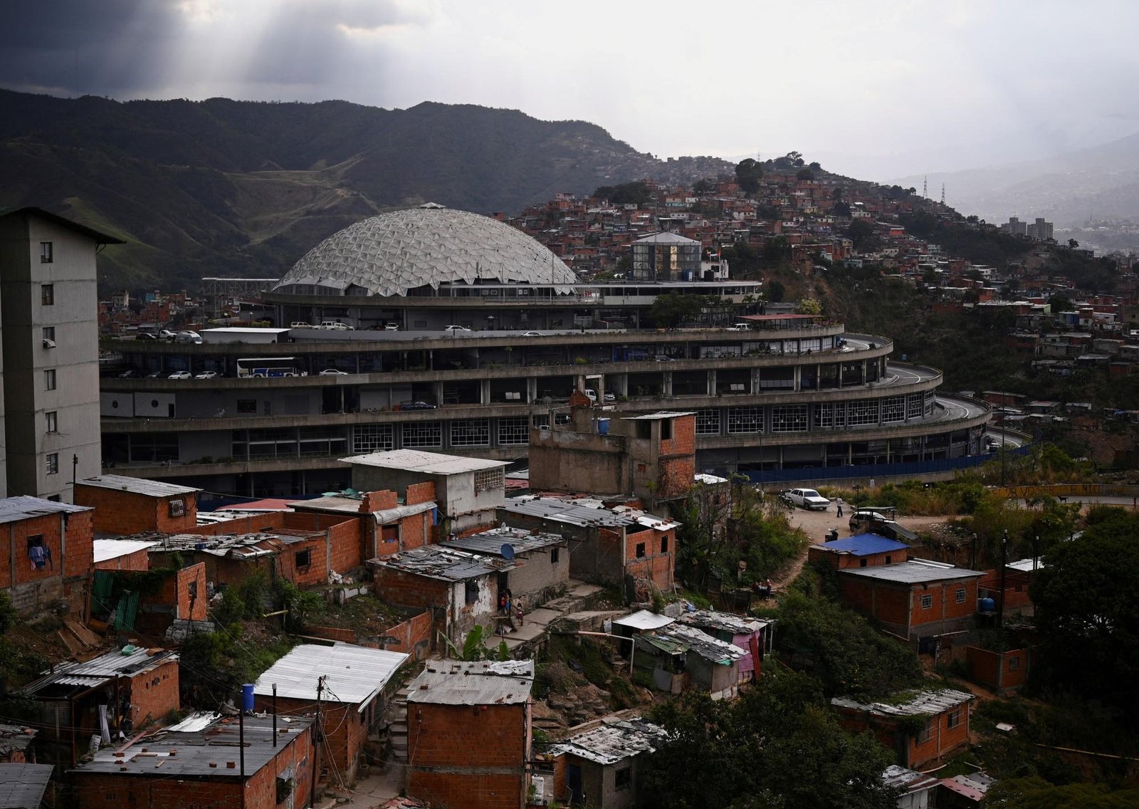 El Helicoide: cómo es el centro de detención que los venezolanos comparan con la ESMA y que ahora será transformado en un centro social