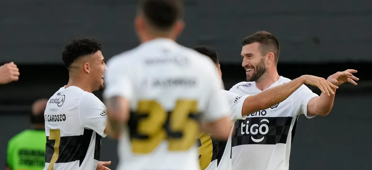 El golazo de Tim Payne, el fenómeno viral del Mundial, en su debut como jugador de Olimpia de Paraguay: “Un cuento de hadas”